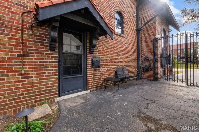 $1,250,000 | 49 Aberdeen Place, Clayton, MO 63105