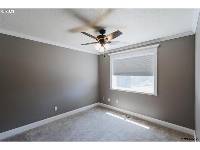 1201 Walker Road Lebanon, OR 97355 - Photo 11 of 32 Gallery Image 11