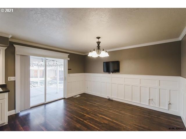1201 Walker Road Lebanon, OR 97355 - Photo 4 of 32 Gallery Image 4