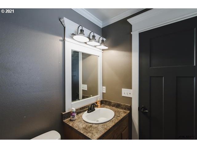 1201 Walker Road Lebanon, OR 97355 - Photo 10 of 32 Gallery Image 10