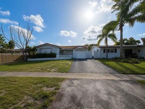 $3,900 | 2100 North 52nd Avenue, Hollywood, FL 33021