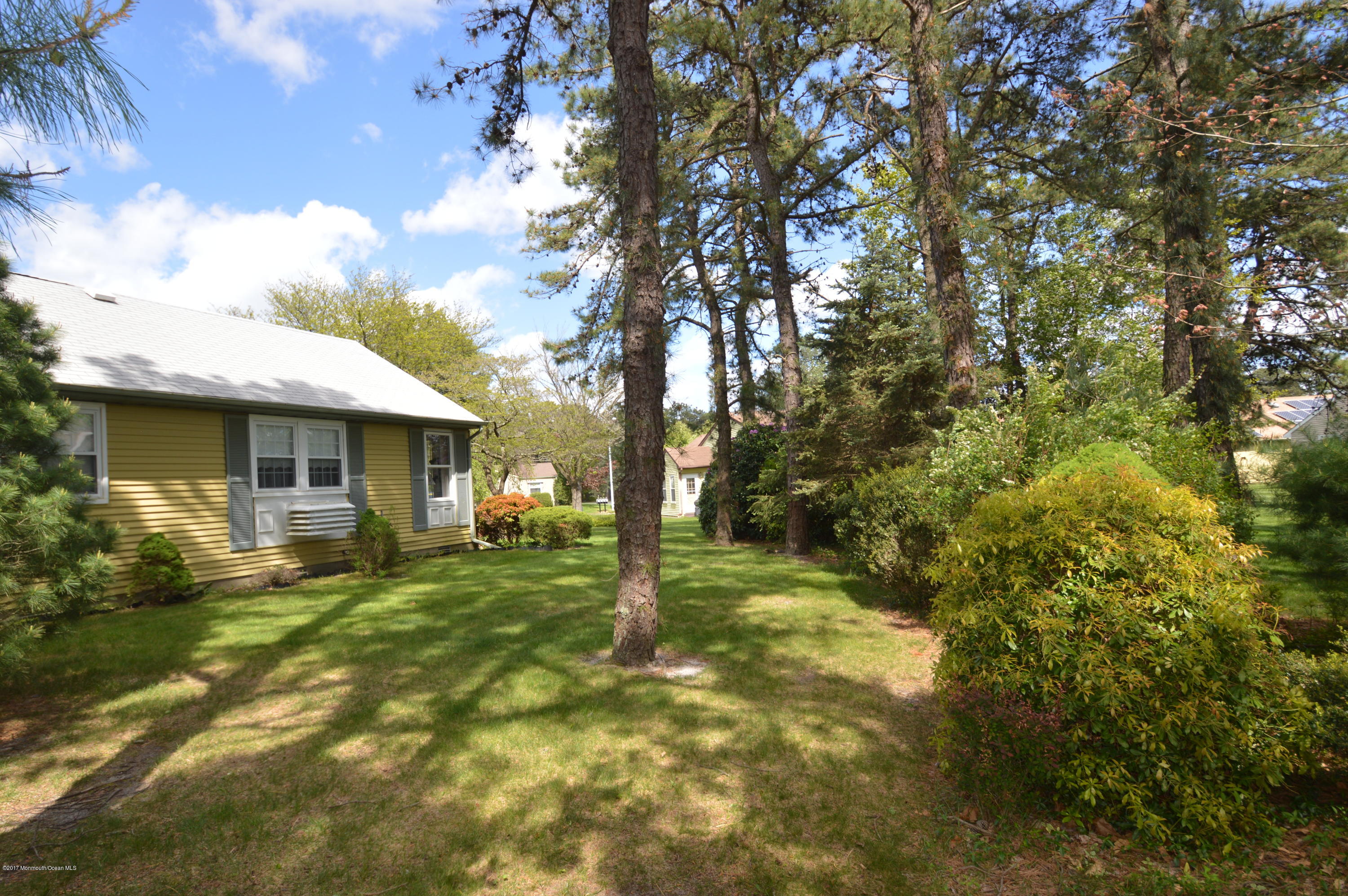 4D Stonybrook Road, Unit D Whiting, NJ 08759 - Photo 2 of 26 DSC_0005