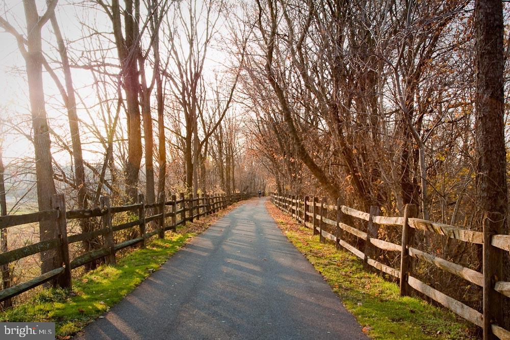 43 Tumbling Run Lititz, PA 17543 - Photo 4 of 11