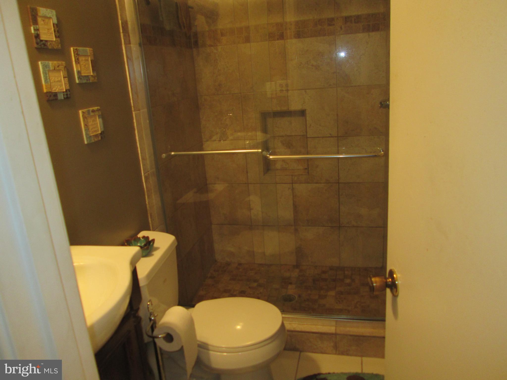 17713 Buehler Road, Unit 9 Olney, MD 20832 - Photo 13 of 28 Bath (Master)