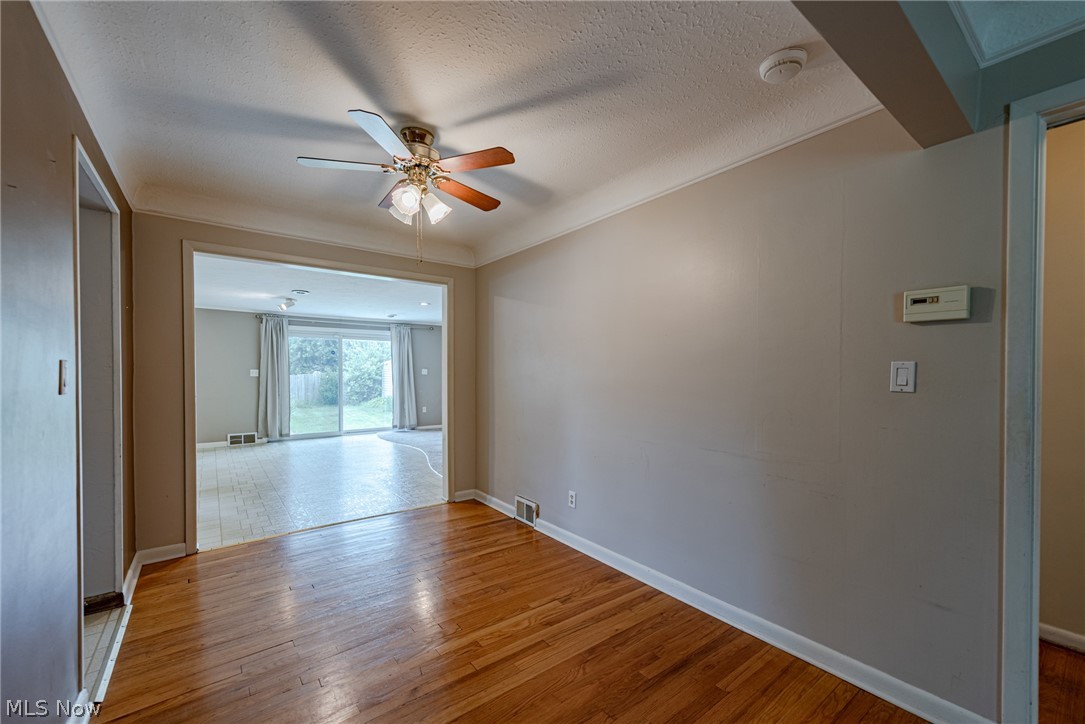 4145 Stonehaven Road Cleveland, OH 44121 - Photo 6 of 32