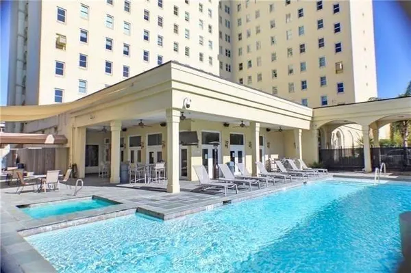 $1,200 | 1205 St Charles Avenue, Unit 407, New Orleans, LA 70130