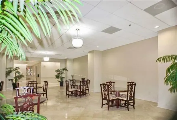 $1,200 | 1205 St Charles Avenue, Unit 407, New Orleans, LA 70130