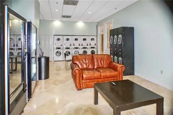 $1,200 | 1205 St Charles Avenue, Unit 407, New Orleans, LA 70130