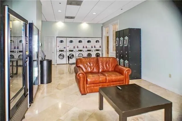 $1,200 | 1205 St Charles Avenue, Unit 407, New Orleans, LA 70130