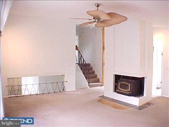 1517 Athens Road Wilmington, DE 19803 - Photo 3 of 6 Living Room