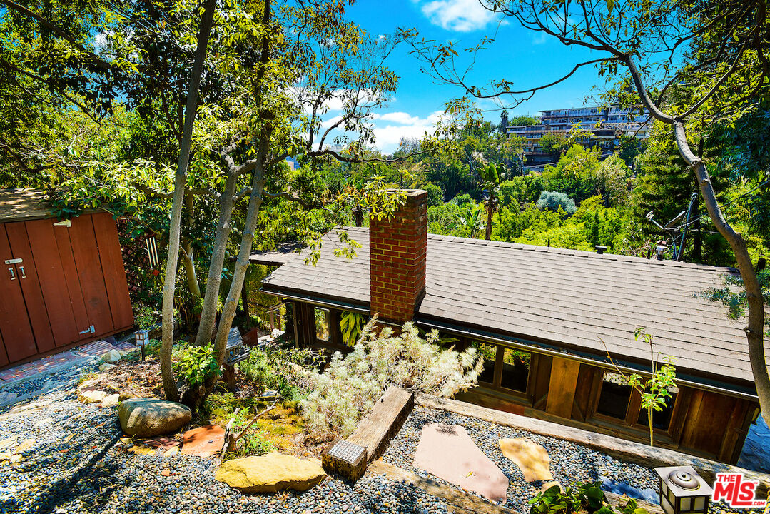 1977 Hillcrest Road Los Angeles, CA 90068 - Photo 4 of 32