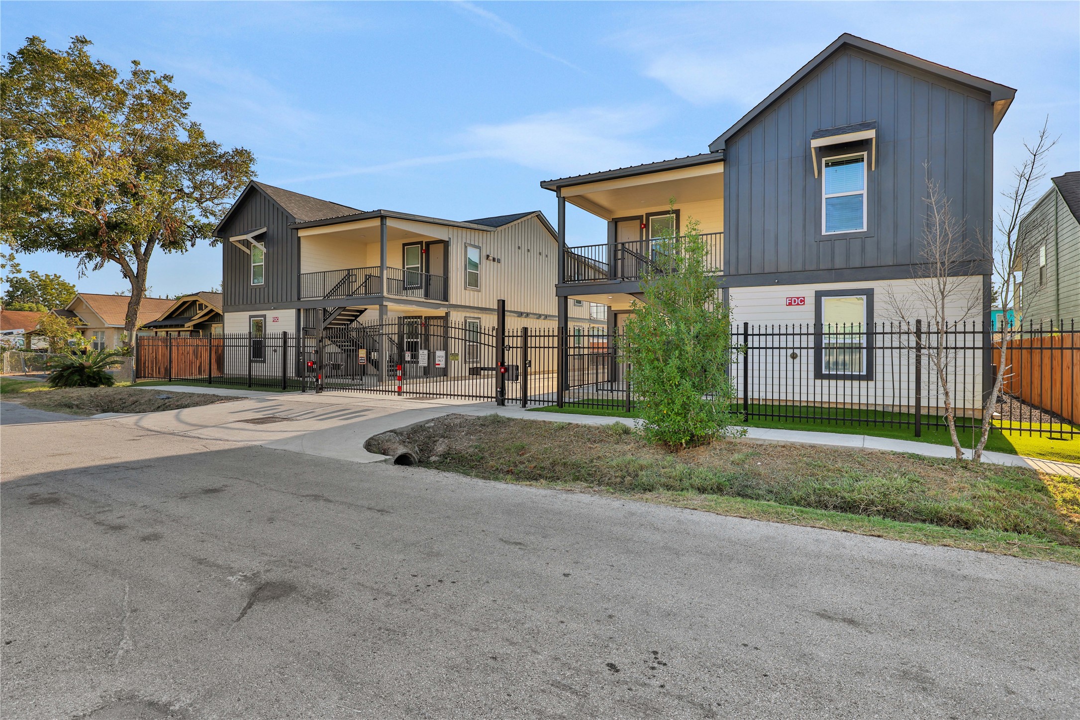 2619 Delafield Street, Unit 4 Houston, TX 77023 - Photo 2 of 28