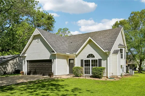 $338,000 | 204 East 8th Street, Adrian, MO 64720