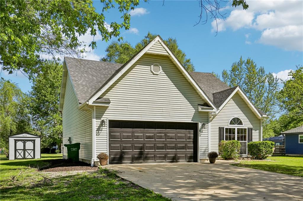 204 East 8th Street Adrian, MO 64720 - Photo 3 of 37