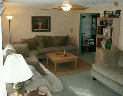 189 Lindley Road Canonsburg, PA 15317 - Photo 2 of 8 Living Room.