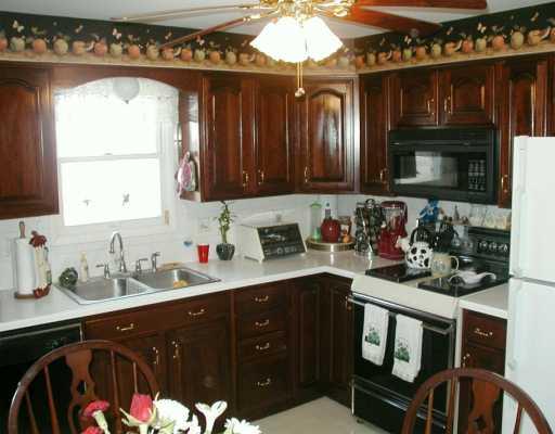 189 Lindley Road Canonsburg, PA 15317 - Photo 5 of 8 Kitchen.