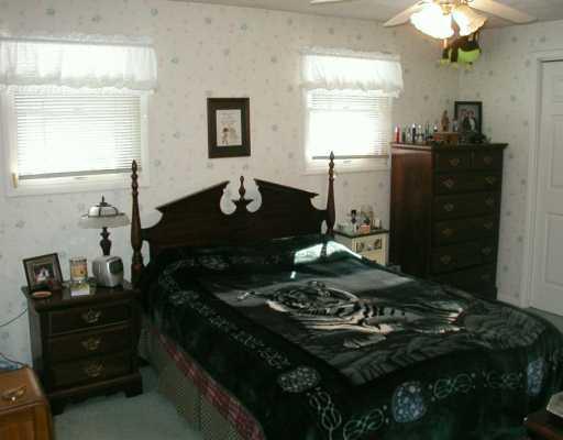 189 Lindley Road Canonsburg, PA 15317 - Photo 6 of 8 Master Bedroom.