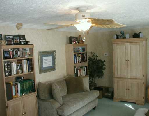 189 Lindley Road Canonsburg, PA 15317 - Photo 8 of 8 Living Room.