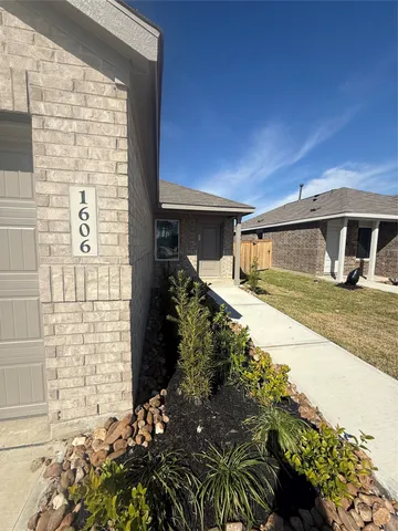 $1,850 | 1606 Gardenia Blossom Lane, Crosby, TX 77532