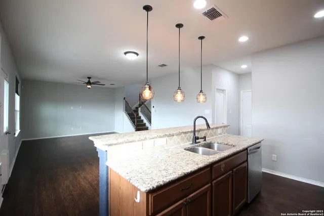 $1,750 | 13407 Loma Sierra, San Antonio, TX 78233