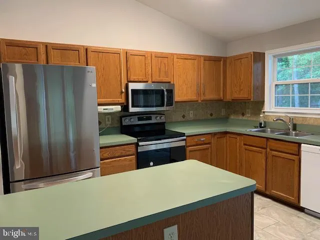 $2,400 | 8717 Forest Glen Circle, Fredericksburg, VA 22407