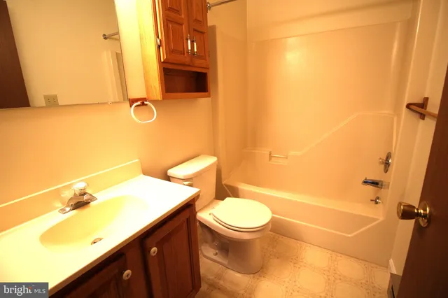 $1,095 | 6 Cardinal Drive, Unit 8, Stevens, PA 17578