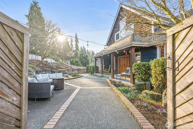 $1,075,000 | 10207 Melody Lane Southwest, Lakewood, WA 98498