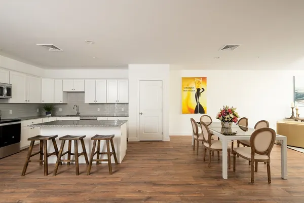 $3,500 | 390 Chief Justice Cushing Highway, Unit 208, Cohasset, MA 02025