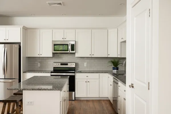 $3,500 | 390 Chief Justice Cushing Highway, Unit 208, Cohasset, MA 02025