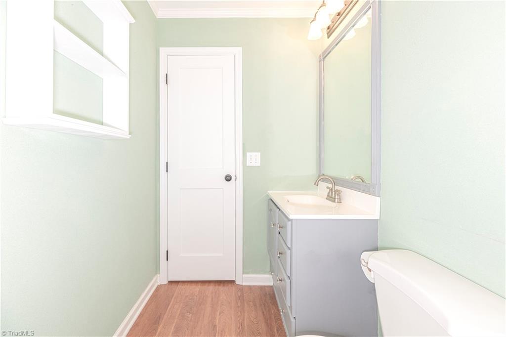 1106 Countryside Drive High Point, NC 27265 - Photo 15 of 22 Main bath with tub / shower combo