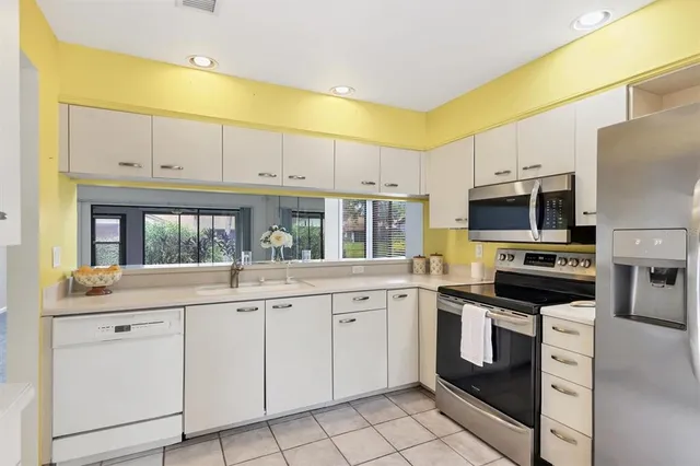 $299,000 | 3107 Windrush Bourne, Sarasota, FL 34235