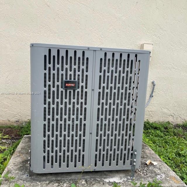 Silver Lakes Pembroke Pines, FL 33029 - Photo 13 of 19 a view of a black and white wall