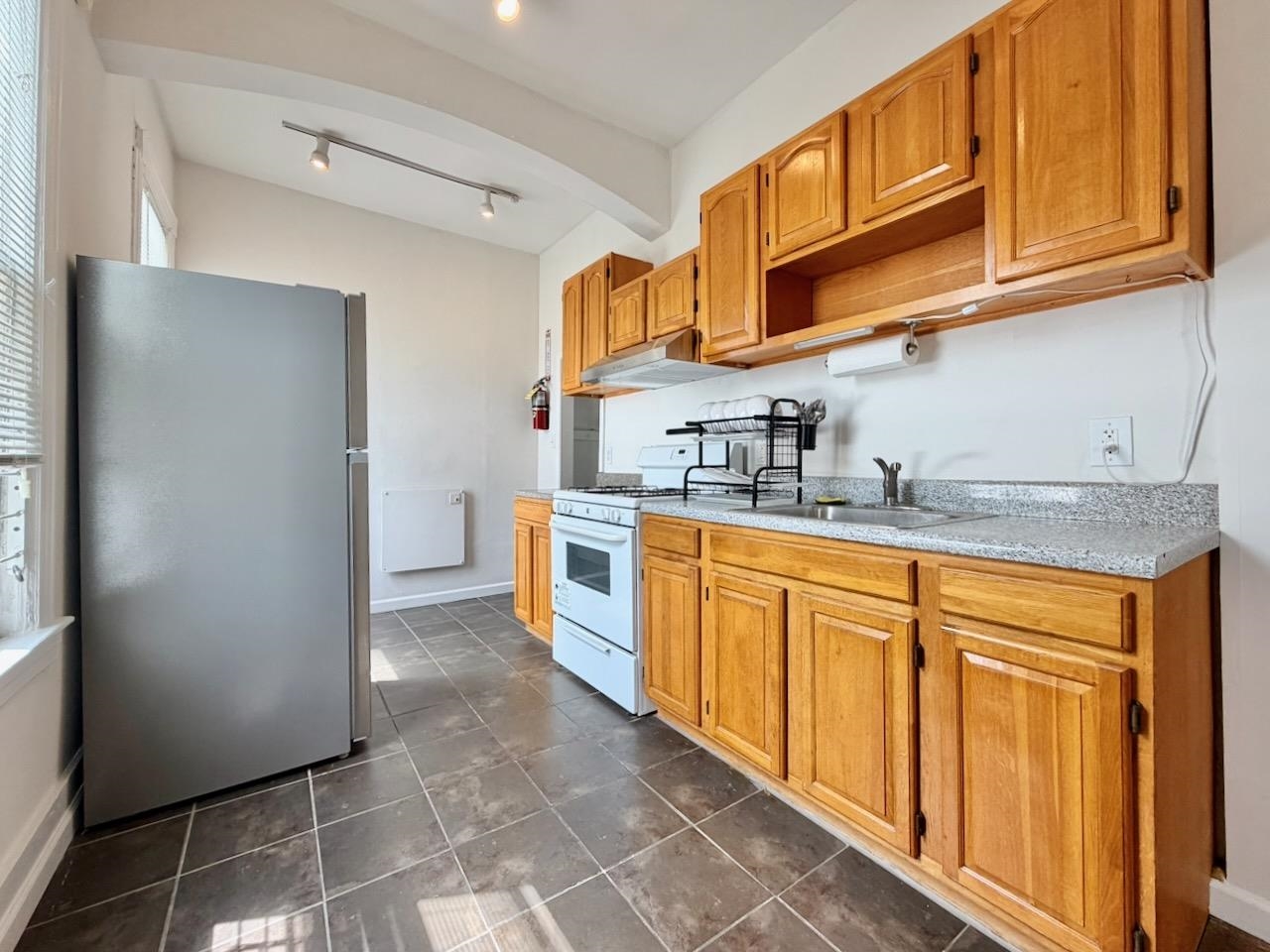 514 Monastery Place, Unit 3R Union City, NJ 07087 - Photo 5 of 21