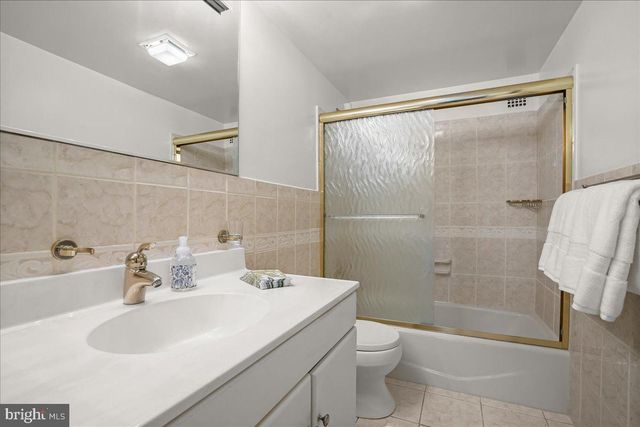 $645,000 | 4201 Cathedral Avenue Northwest, Unit 415W, Washington, DC 20016