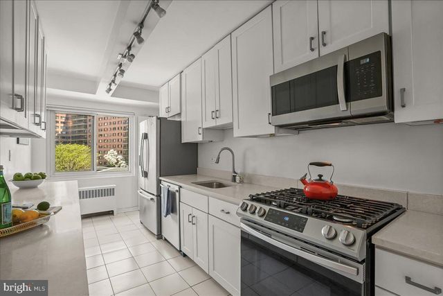 $645,000 | 4201 Cathedral Avenue Northwest, Unit 415W, Washington, DC 20016