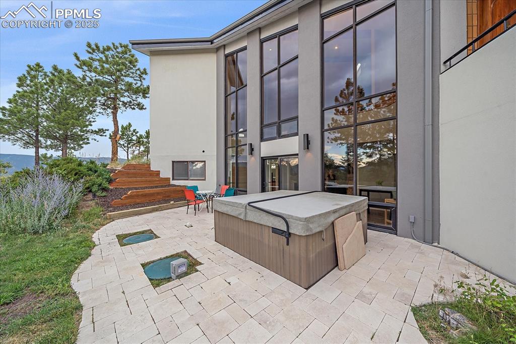 8045 Eagle Road Larkspur, CO 80118 - Photo 36 of 50 a view of a dinning table and chairs in the patio