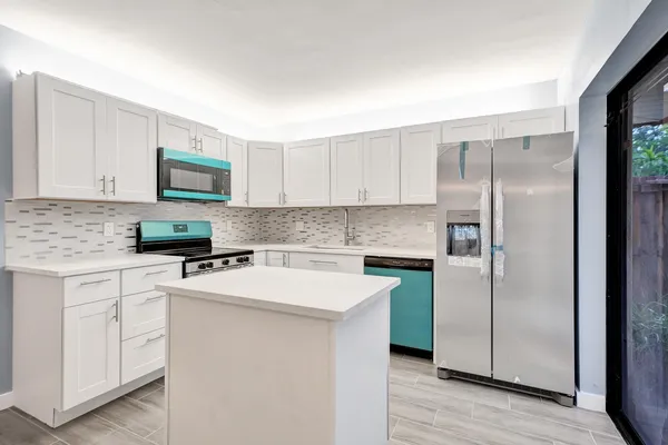 $2,850 | 736 Northwest 98th Circle, Plantation, FL 33324