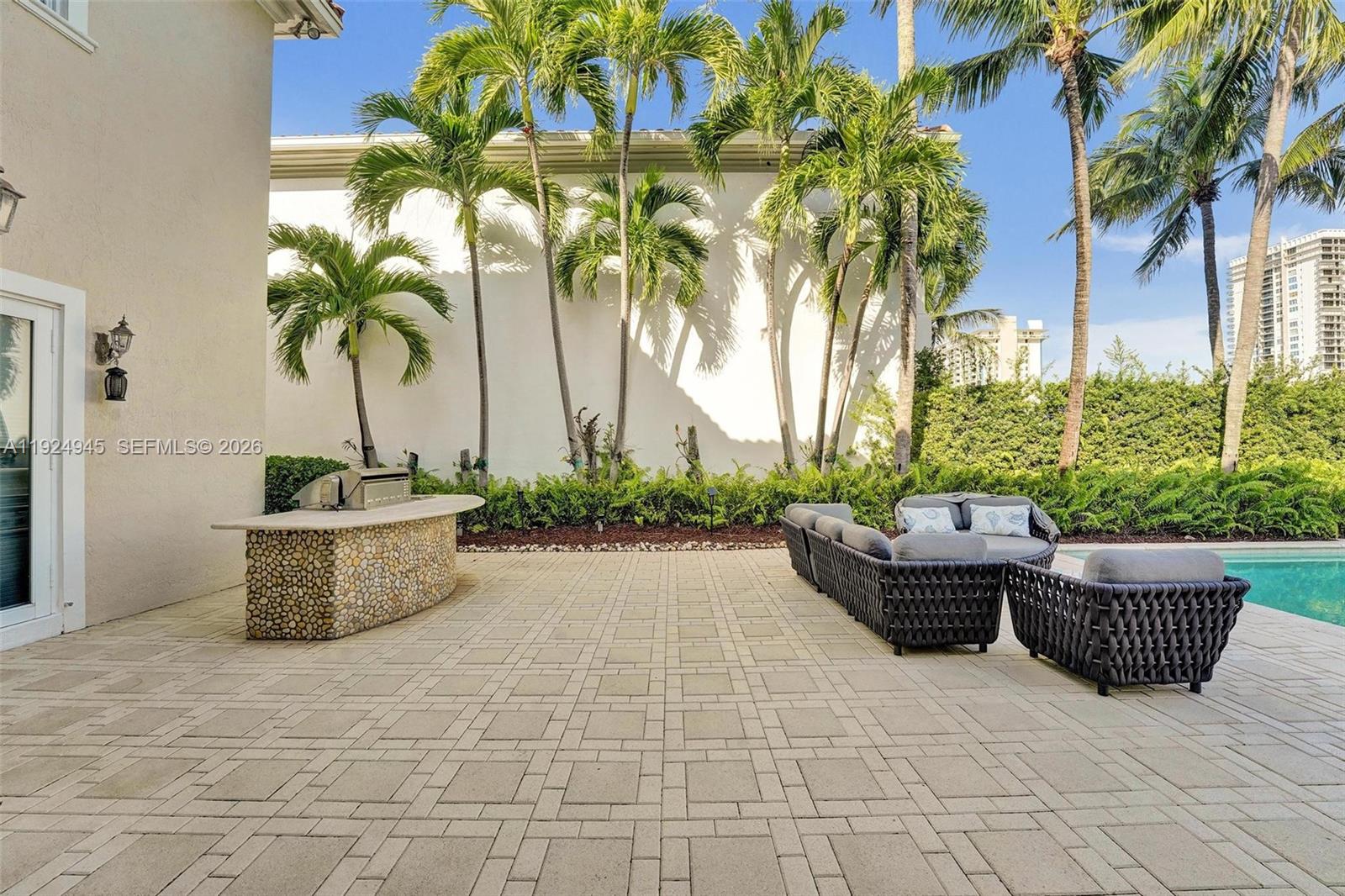 1575 Windjammer Way Hollywood, FL 33019 - Photo 33 of 42 a garden view with a seating space