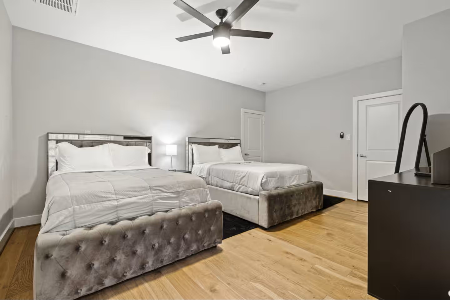 1205 Detering Street Houston, TX 77007 - Photo 17 of 30 a bedroom with double bed and a flat screen tv