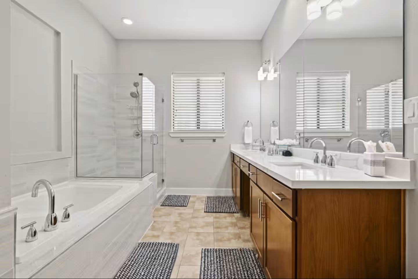 1205 Detering Street Houston, TX 77007 - Photo 23 of 30 a bathroom with a tub sink and mirror
