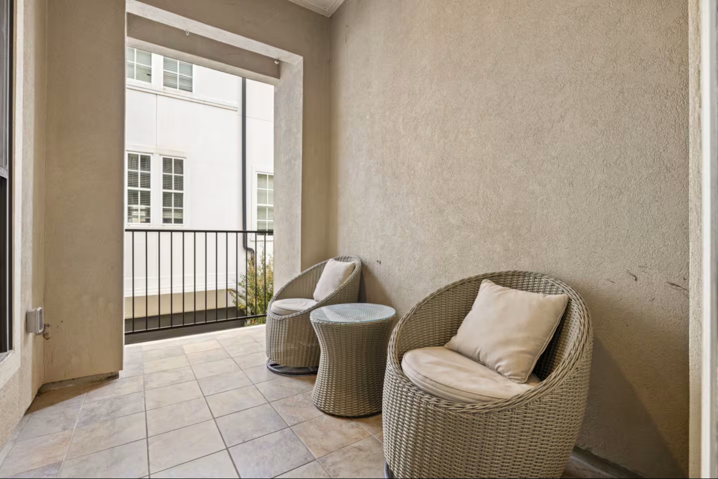 1205 Detering Street Houston, TX 77007 - Photo 28 of 30 a living room with furniture and a window