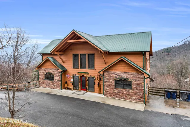 $1,600,000 | 1173 Ski View Drive, Gatlinburg, TN 37738