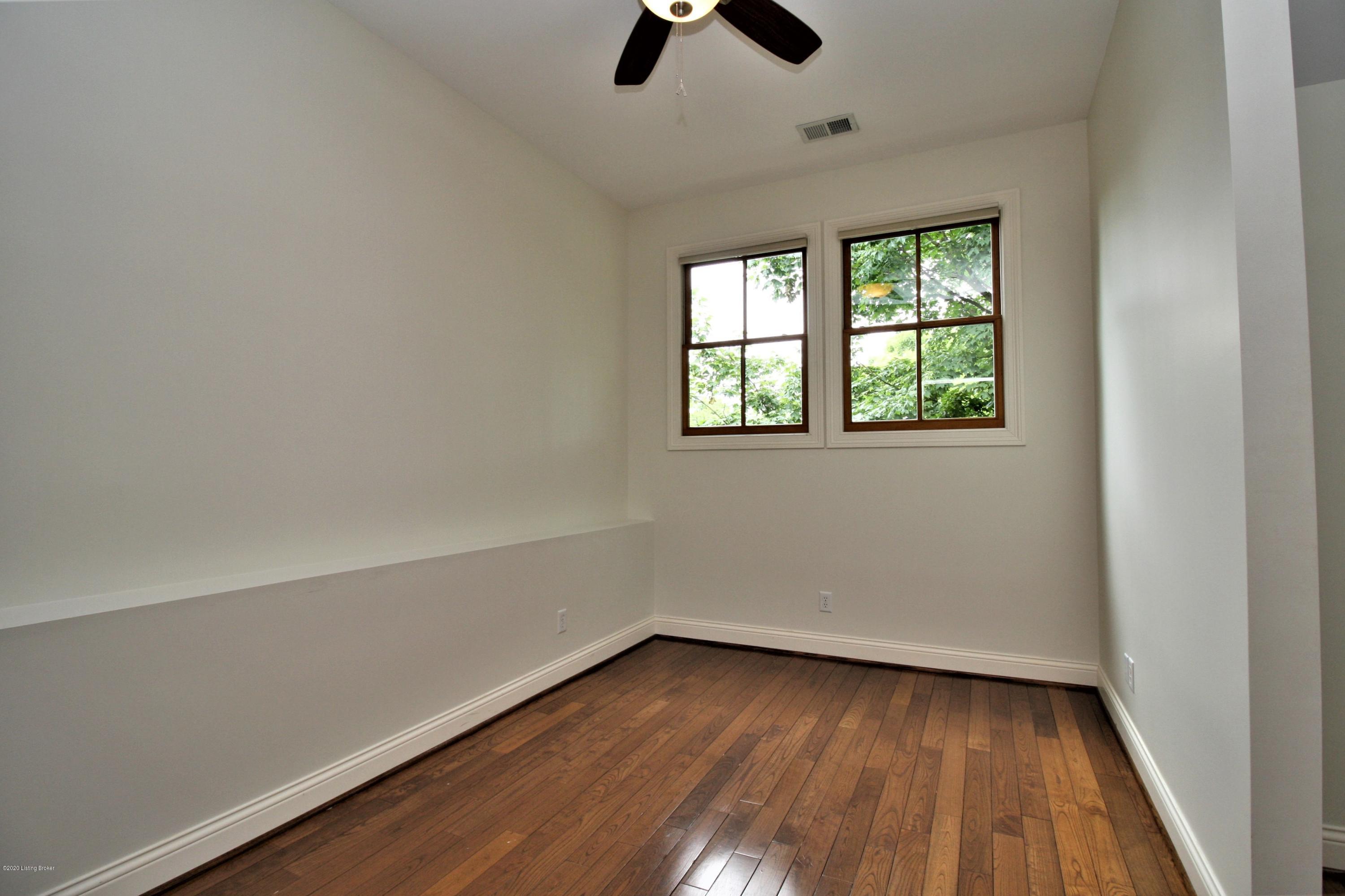 927 Cherokee Road, Unit C Louisville, KY 40204 - Photo 49 of 59 3rd bedroom upstairs