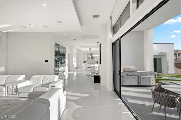 $3,500,000 | 9760 Solar Avenue, Las Vegas, NV 89149