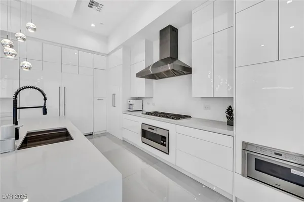 $3,500,000 | 9760 Solar Avenue, Las Vegas, NV 89149