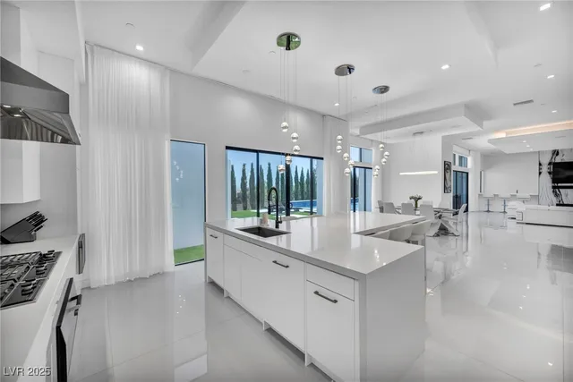 $3,750,000 | 9760 Solar Avenue, Las Vegas, NV 89149