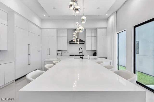 $3,750,000 | 9760 Solar Avenue, Las Vegas, NV 89149