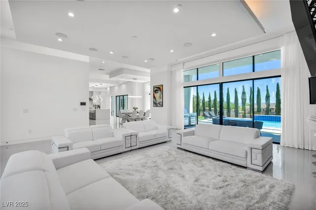 $3,750,000 | 9760 Solar Avenue, Las Vegas, NV 89149