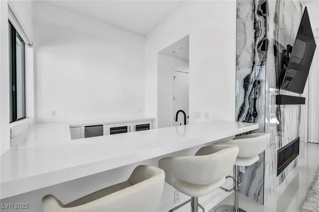 $3,750,000 | 9760 Solar Avenue, Las Vegas, NV 89149