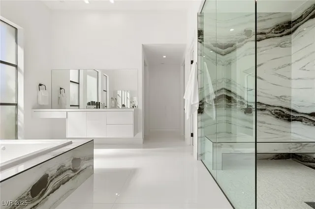 $3,750,000 | 9760 Solar Avenue, Las Vegas, NV 89149